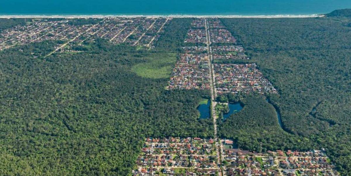 O Morada da Praia, maior condomínio do litoral de São Paulo, cria um ecossistema urbano junto com a Mata Atlântica preservada que se estende ao longo da Rodovia Rio-Santos