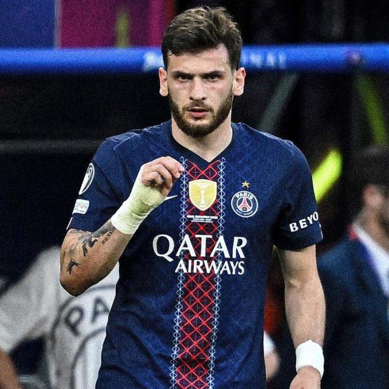 Para Dembelé, o georgiano Kvaratskhelia (foto) é o melhor jogador do mundo