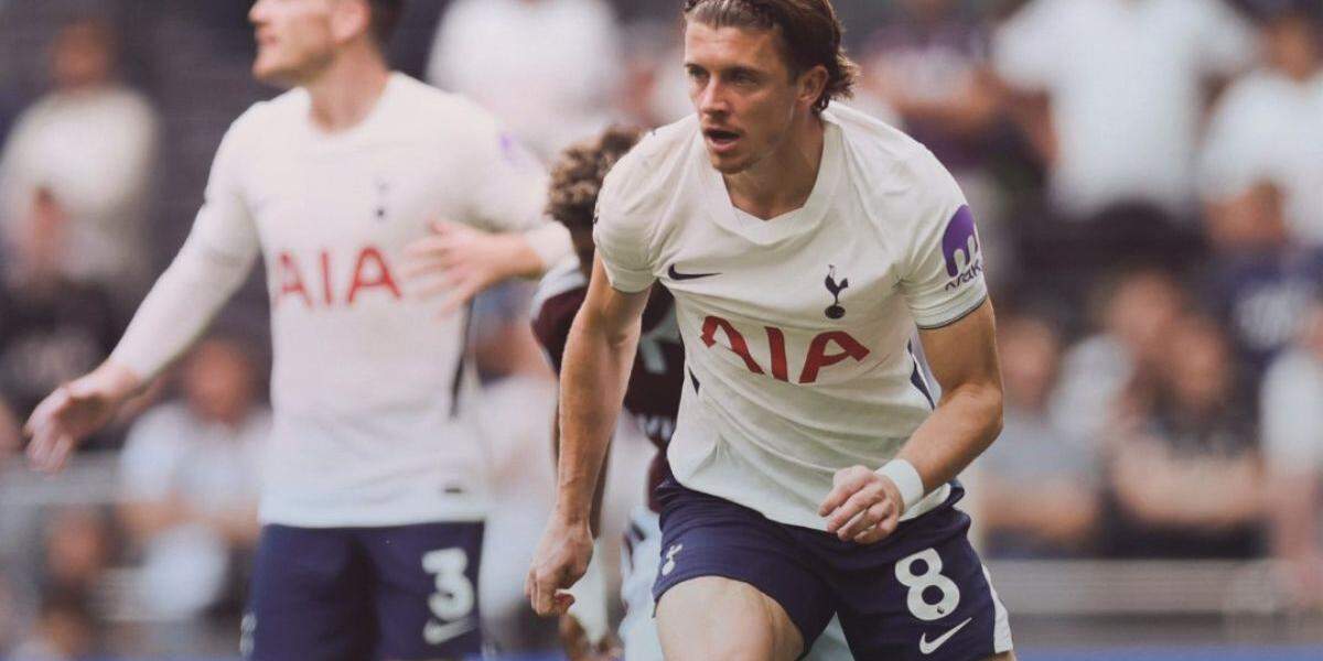 Tottenham marca pela primeira vez, mas perde dentro de casa e afunda na Premier League
