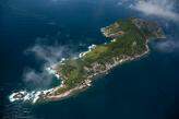 A ilha mais perigosa do mundo, a da Queimada Grande, no litoral de São Paulo, só pode ser acessada por meio da cooperação da Marinha do Brasil