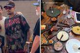 Neymar foi a churrascaria de Santos acompanhado de Bruna Biancardi e das filhas Mavie e Mel