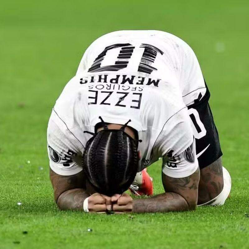 Memphis Depay perdeu o pênalti decisivo contra o time argentino em plena Neo Química Arena na última quarta-feira