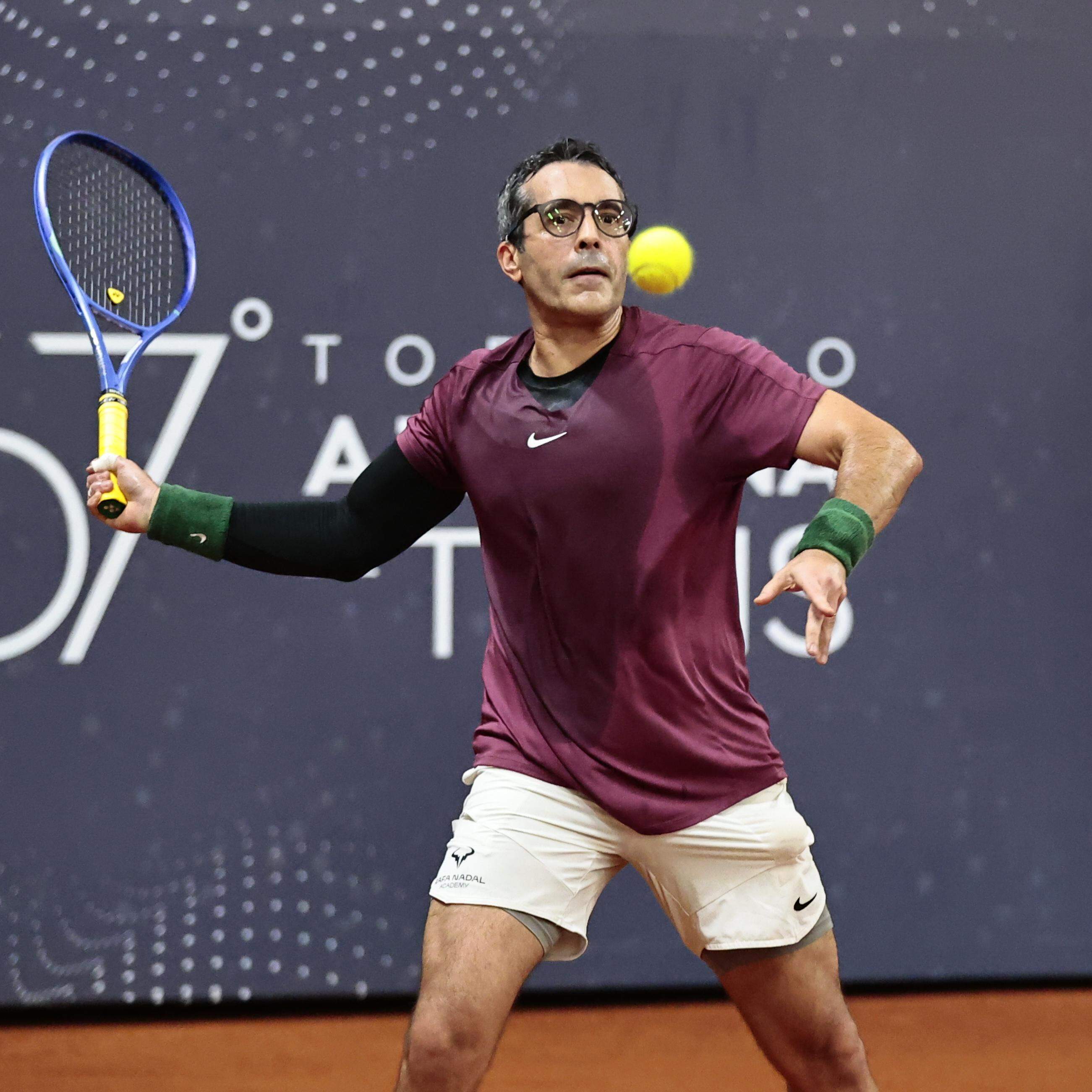 Gustavo Teani começou atrás nos dois sets, mas conseguiu a virada e se classificou para mais um round