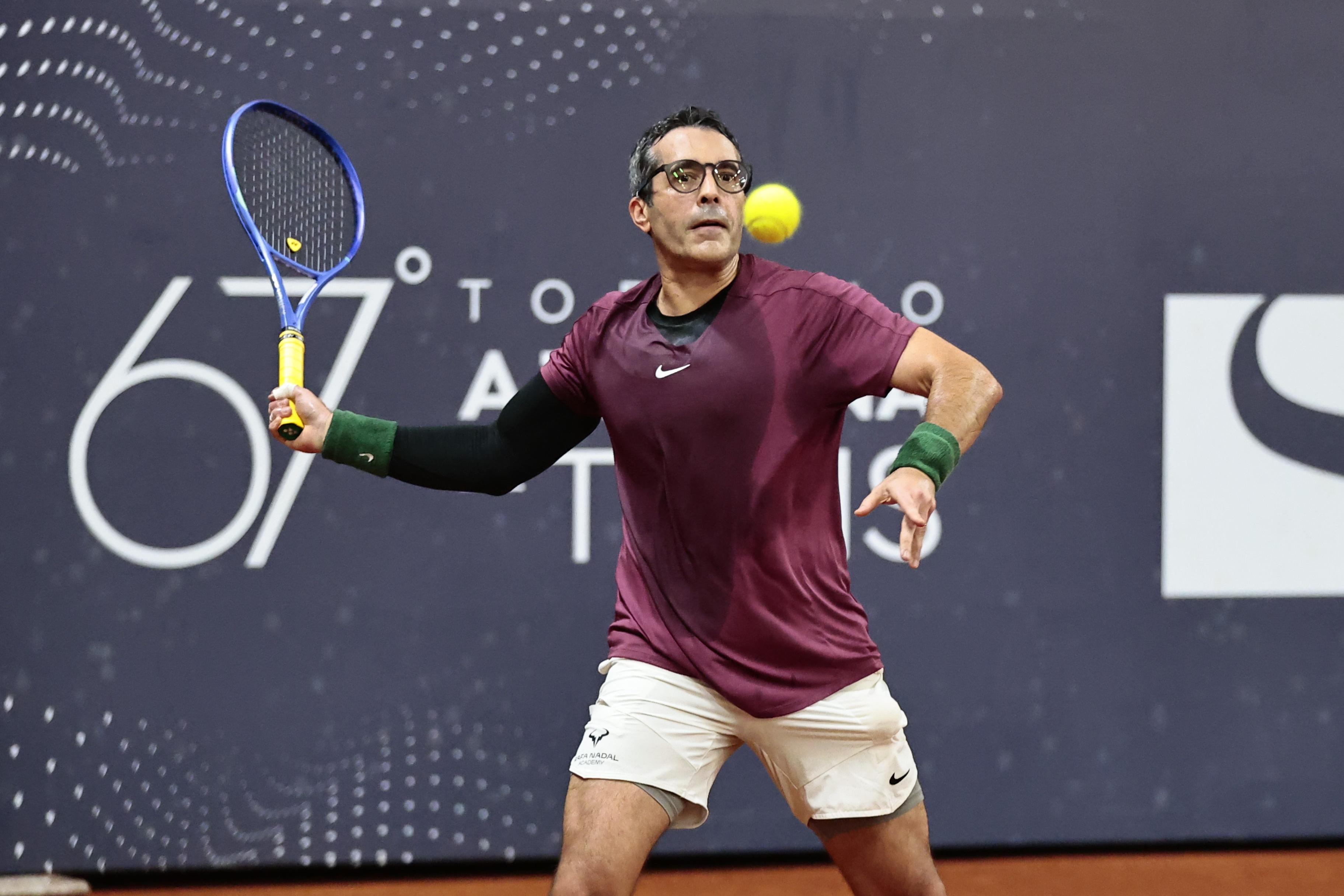 Gustavo Teani começou atrás nos dois sets, mas conseguiu a virada e se classificou para mais um round