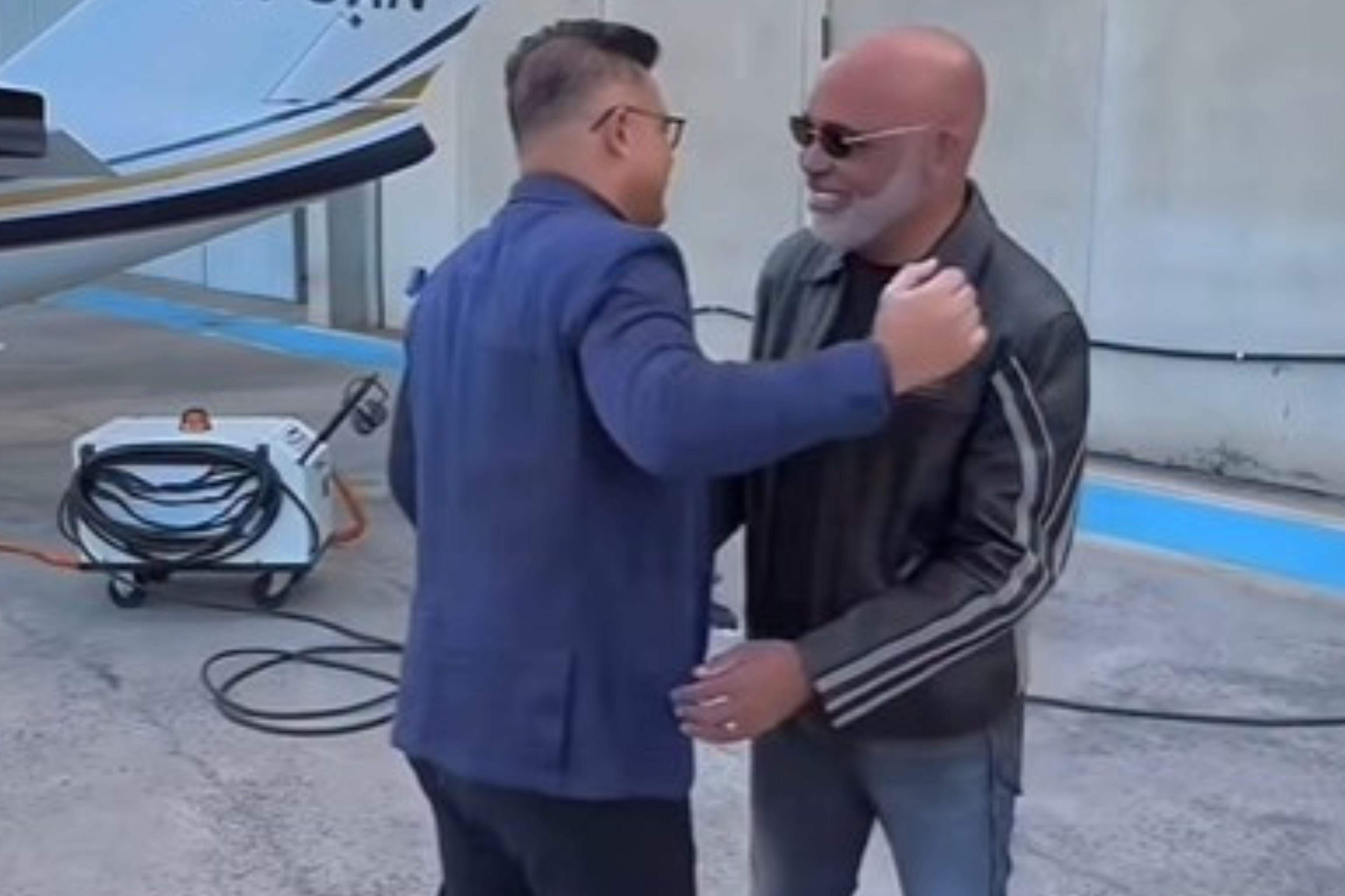 A assessoria da dupla Rick e Renner confirmou ao Estadão que o cantor Rick (à direita) estava na aeronave junto com o empresário Bruno Avelar (à esquerda), um filmaker do Avelar e o piloto