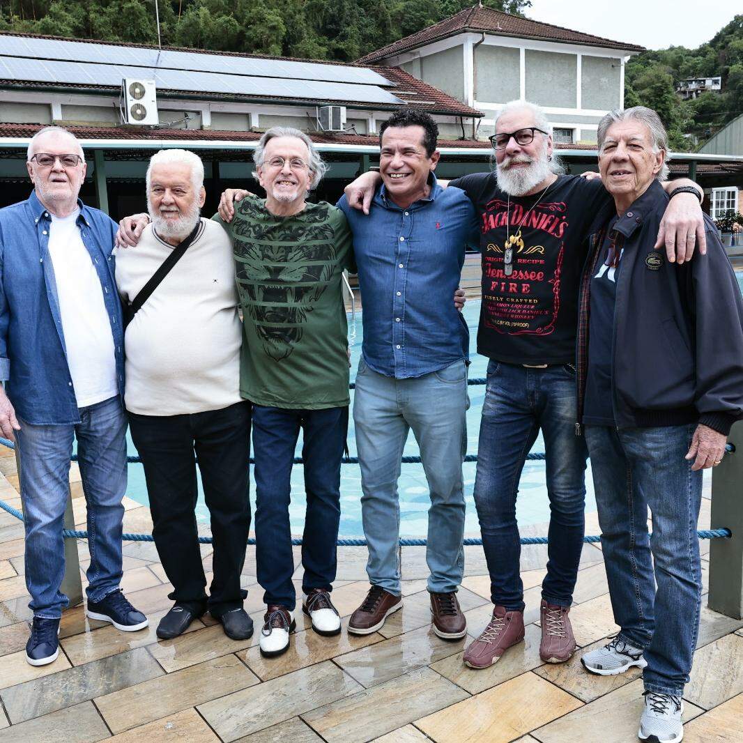 Blow Up: Nelson, Zé Luiz, Lobão, Lapetina e Adalberto, com o autor Marco Santana, de azul ao centro