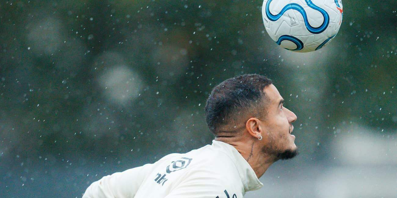Philippe Coutinho vem aprimorando a forma física e pode ser uma surpresa no clássico do MorumBisflick