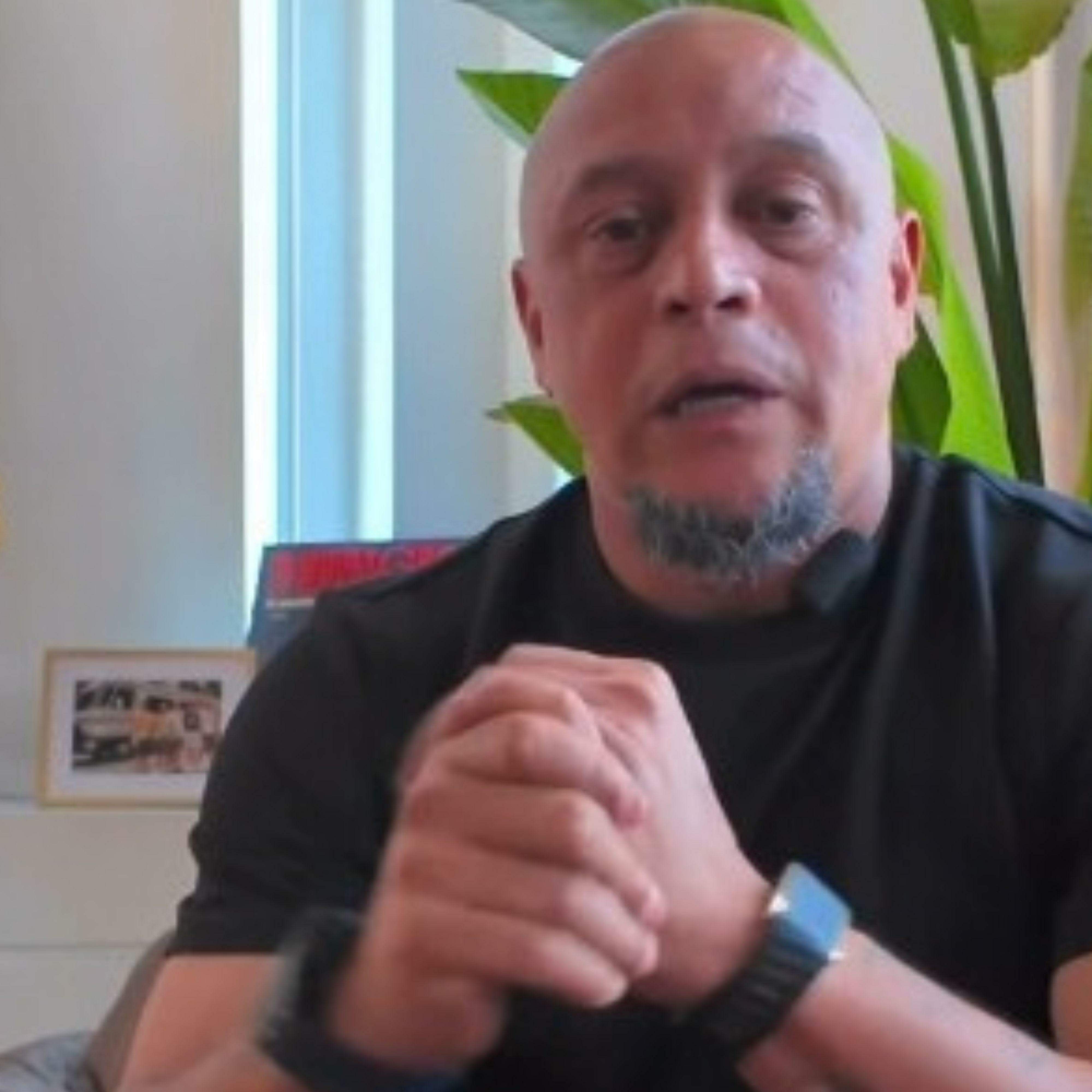 Roberto Carlos revela que perdeu 99% do que ganhou nos gramados: 'Deixaram minha conta zerada'