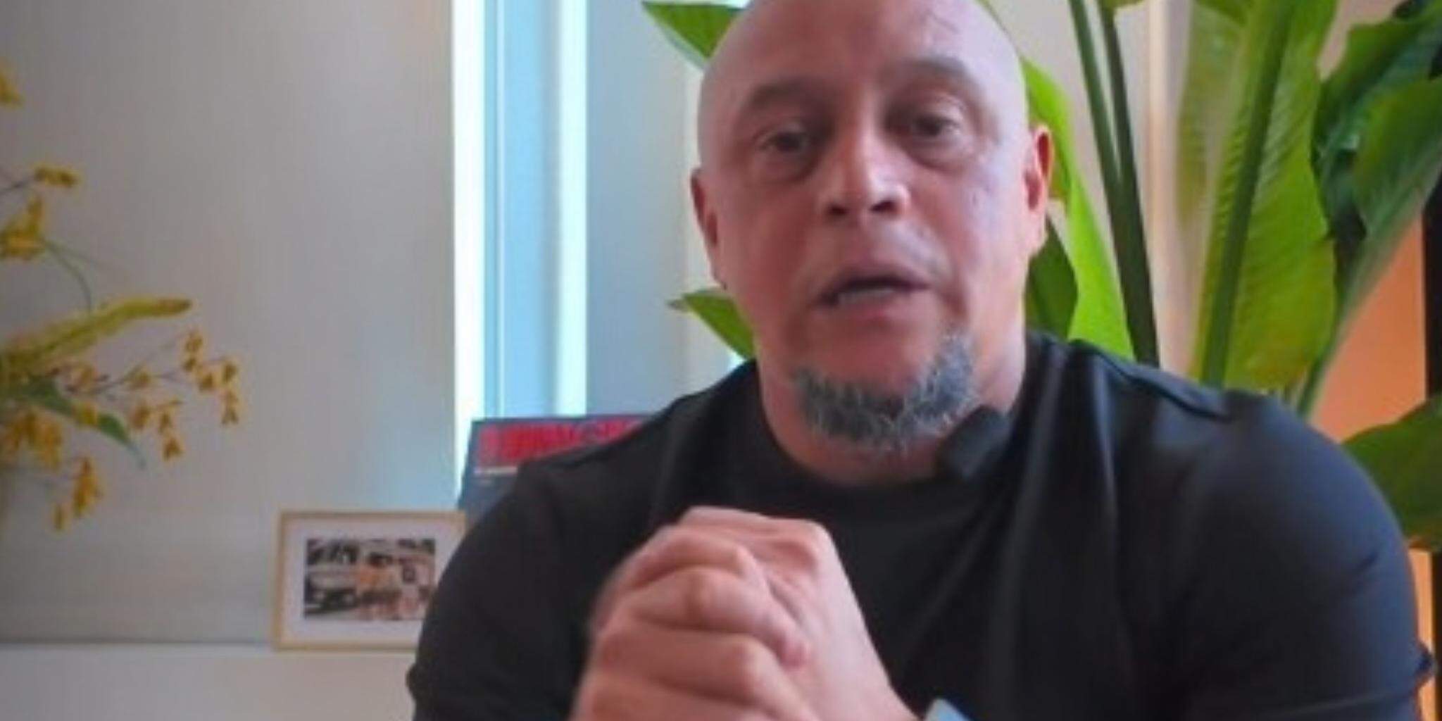 Roberto Carlos revela que perdeu 99% do que ganhou nos gramados: 'Deixaram minha conta zerada'