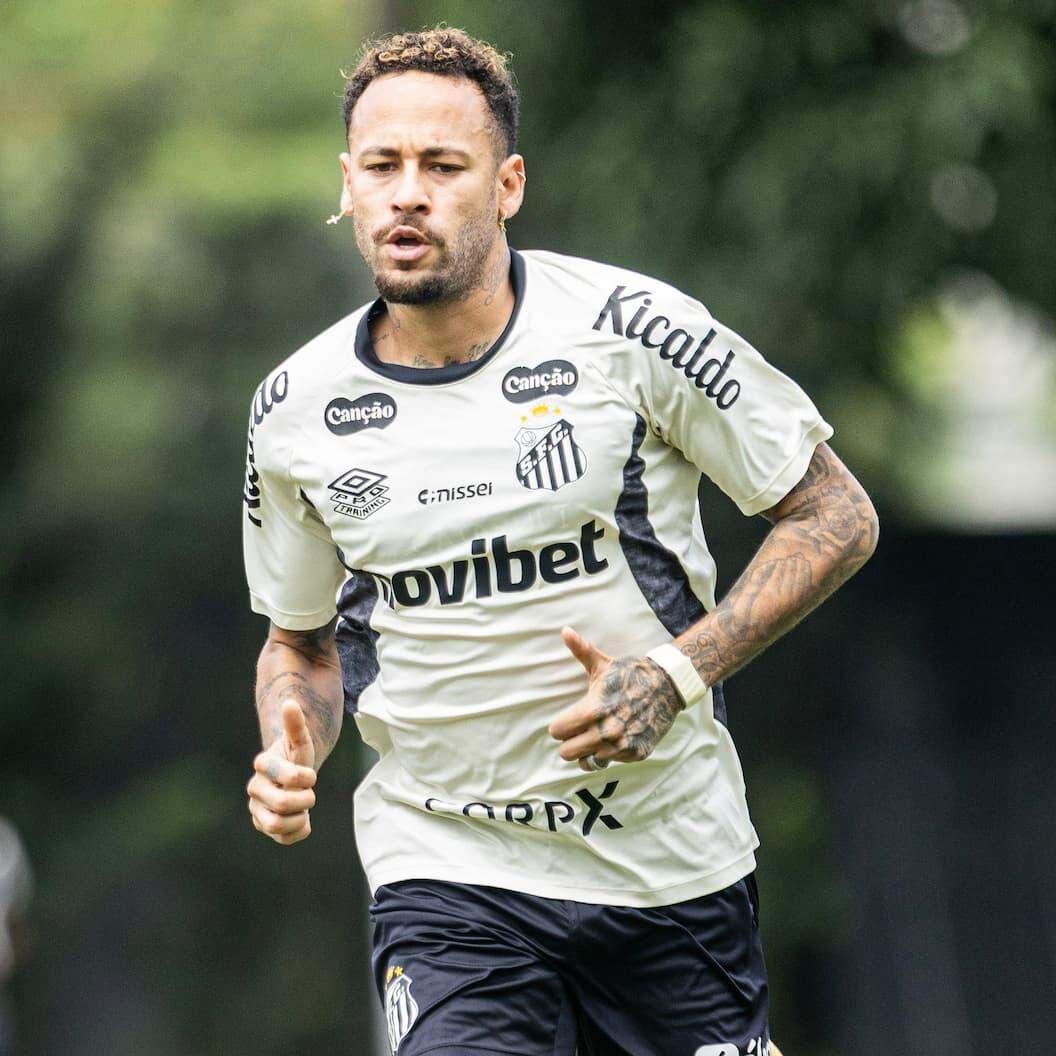 Fora do time há quase um mês, Neymar deve voltar a ficar à disposição do técnico Cuca em outubro