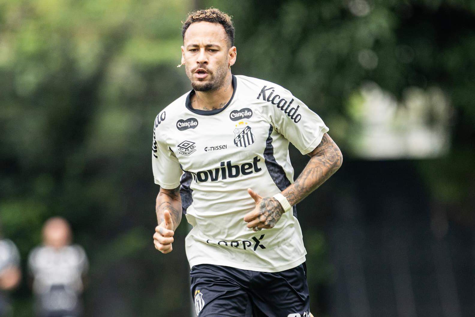 Fora do time há quase um mês, Neymar deve voltar a ficar à disposição do técnico Cuca em outubro