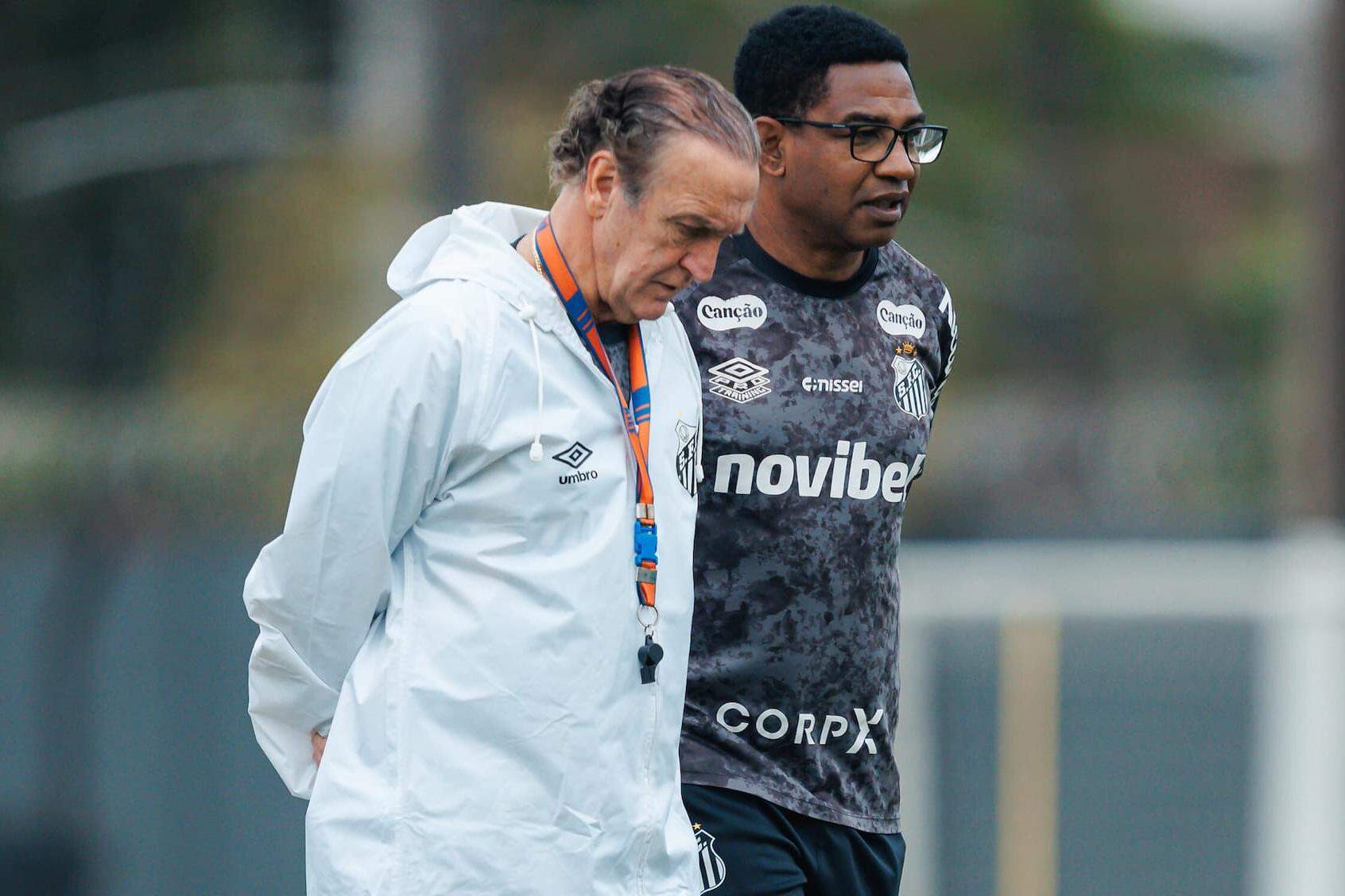Cuca tem dúvidas na escalação do Santos com retorno de reforços e Neymar