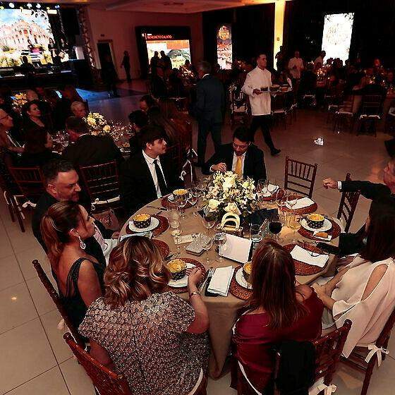 Evento em celebração aos 40 anos da Pinacoteca Benedicto Calixto ocorreu no Vasco da Gama e contou com 380 convidados