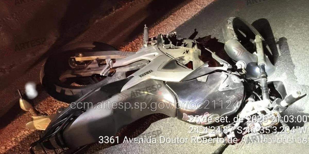 Motociclista se chocou contra mureta, foi atropelado e não resistiu em Praia Grande