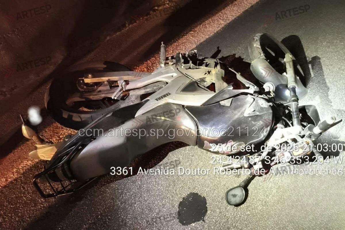 Motociclista se chocou contra mureta, foi atropelado e não resistiu em Praia Grande