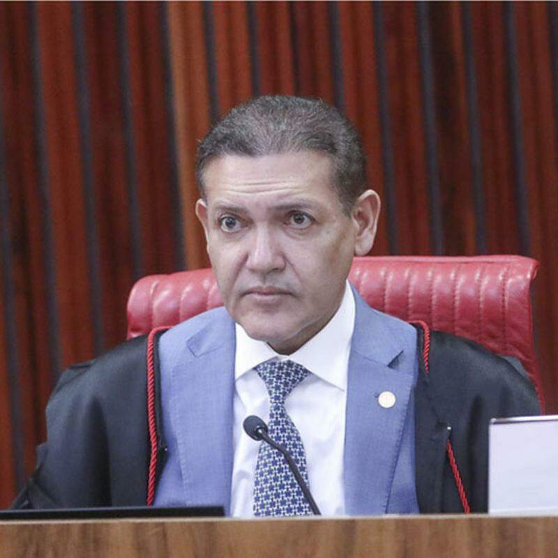Kassio pede à PGR parecer sobre revisão da pena de Bolsonaro