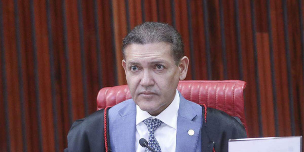 Kassio pede à PGR parecer sobre revisão da pena de Bolsonaro