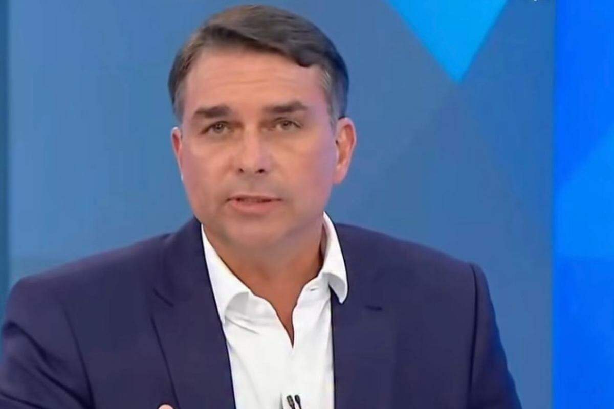 Flávio Bolsonaro negou ter apoiado a proposta