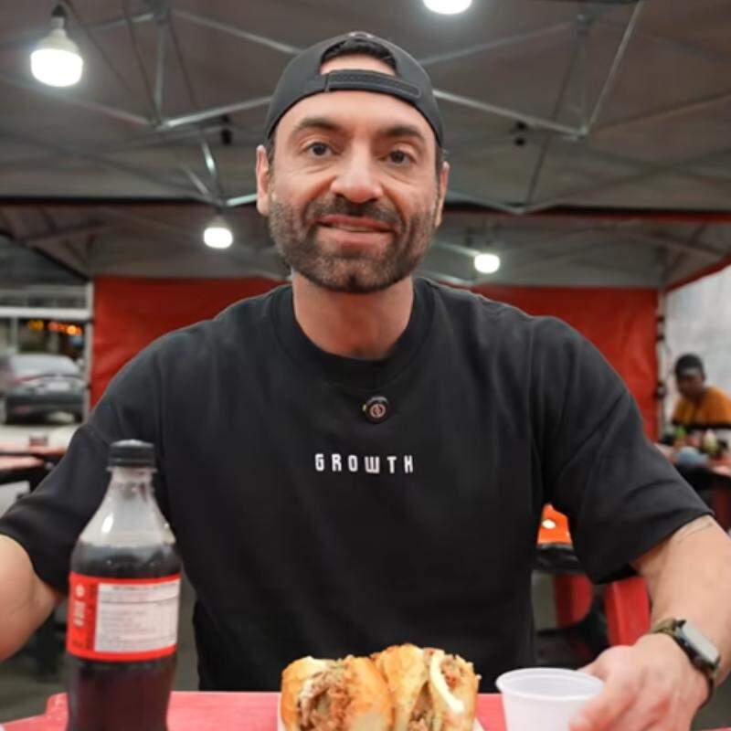 Ricardo Corbucci reúne milhões de seguidores nas redes sociais