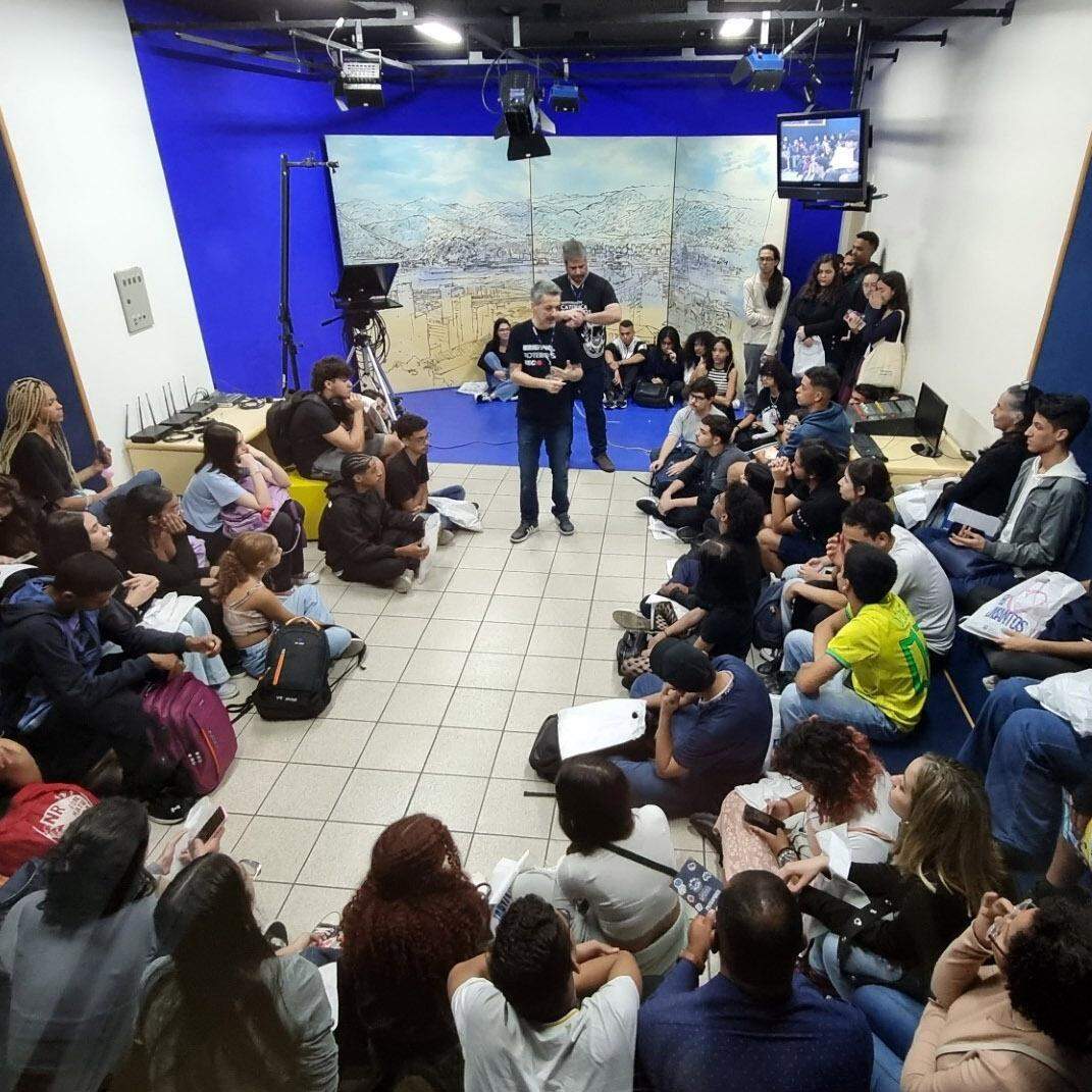 Alunos do Ensino Médio poderão conversar com alunos e professores