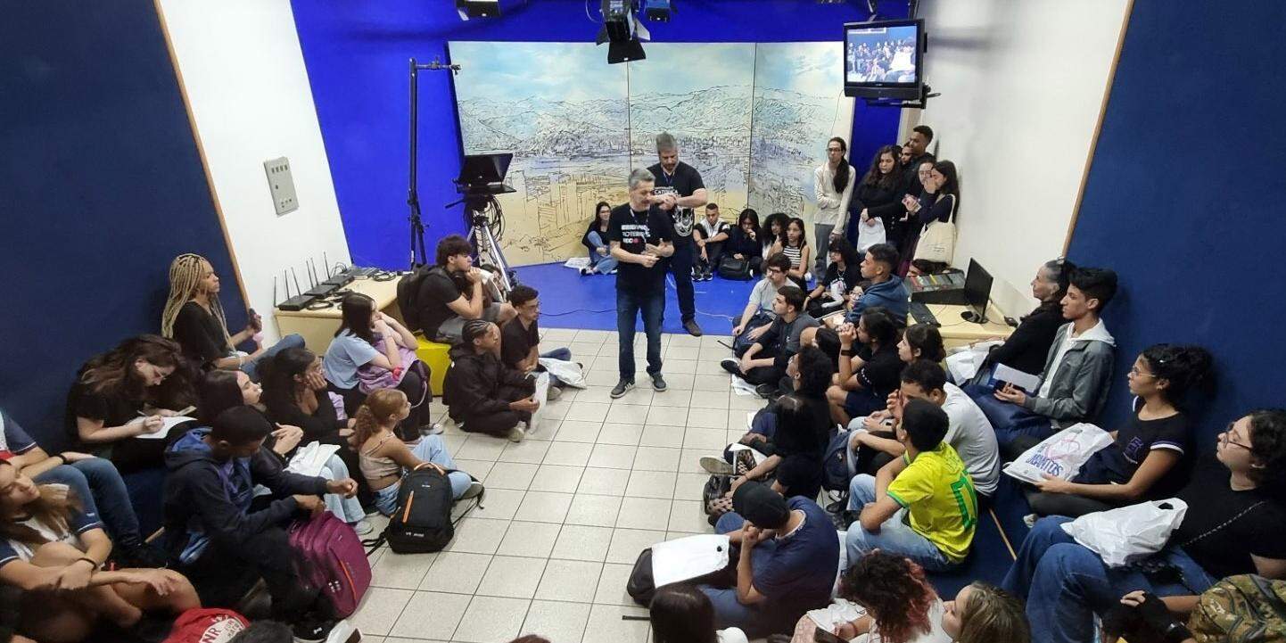 Alunos do Ensino Médio poderão conversar com alunos e professores