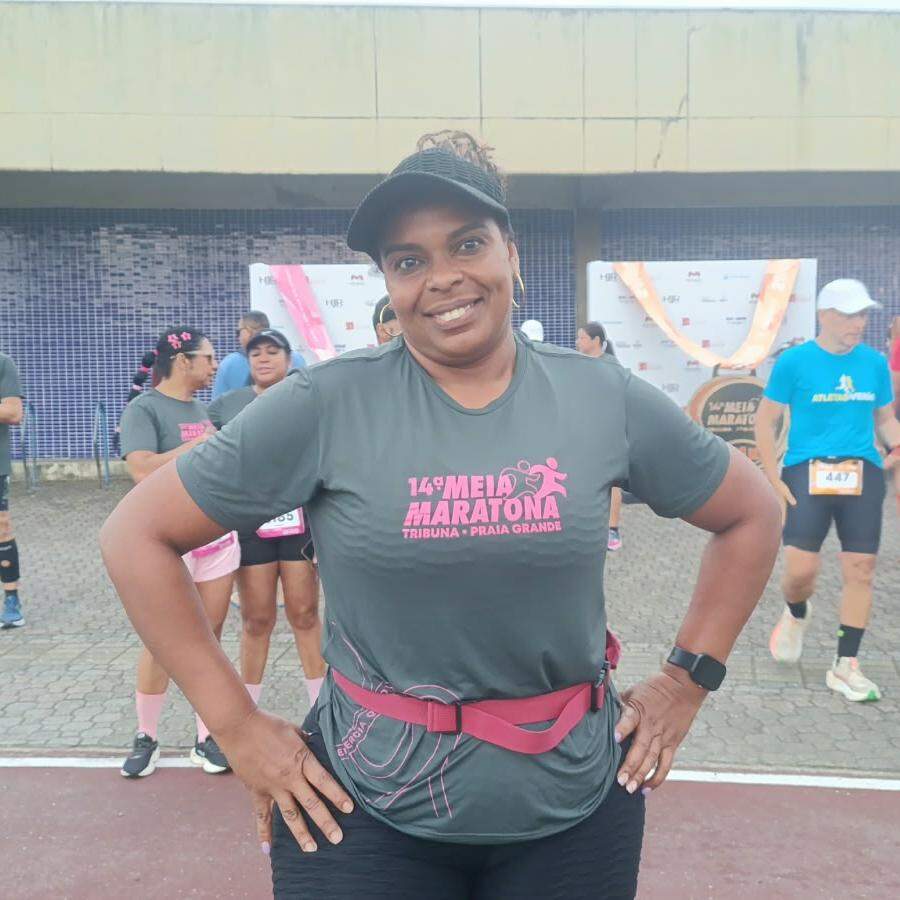 Kelly trabalha no setor de rouparia de um hospital e começou a correr em 2022, incentivada por uma amiga do trabalho