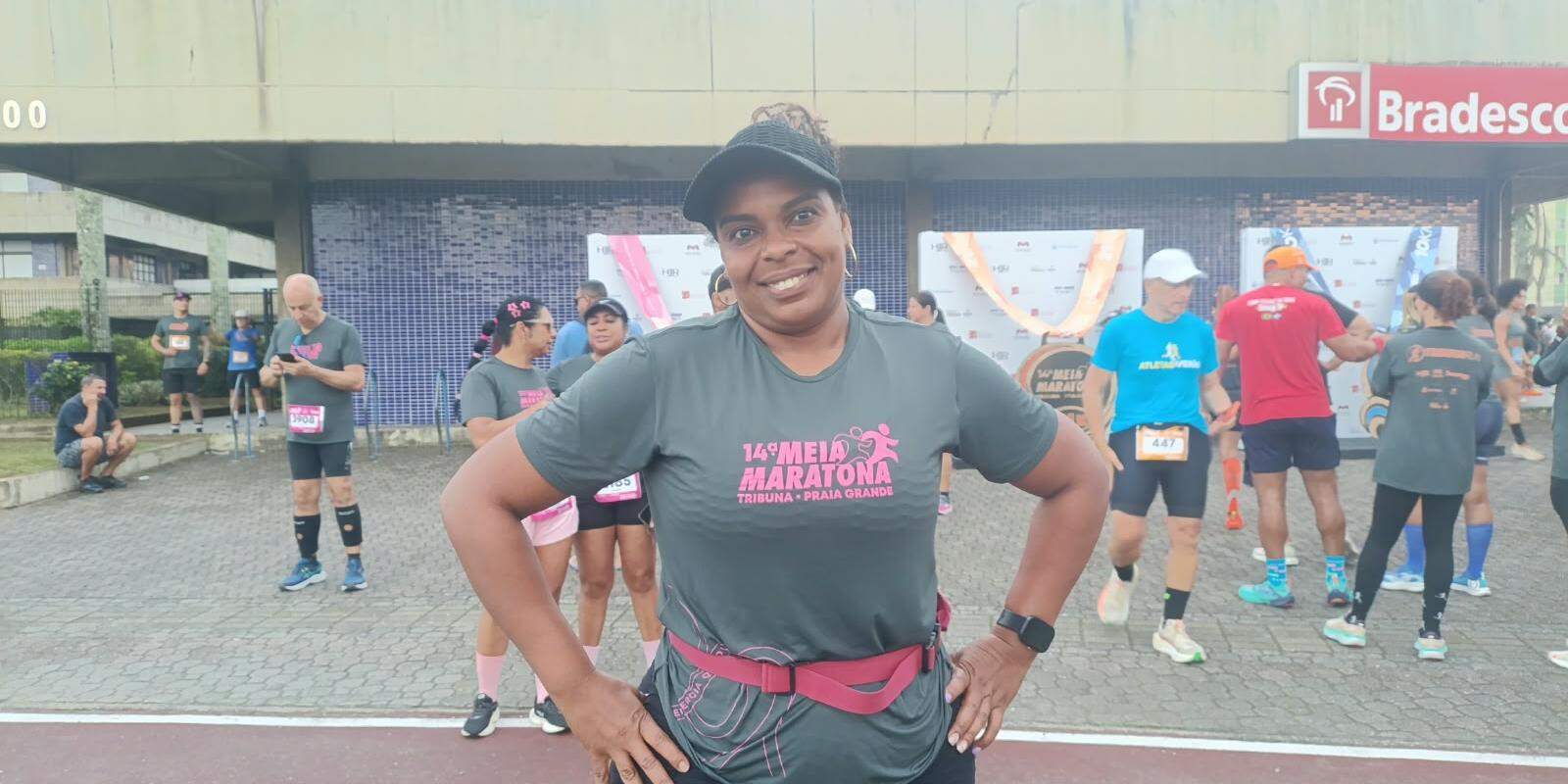 Kelly trabalha no setor de rouparia de um hospital e começou a correr em 2022, incentivada por uma amiga do trabalho