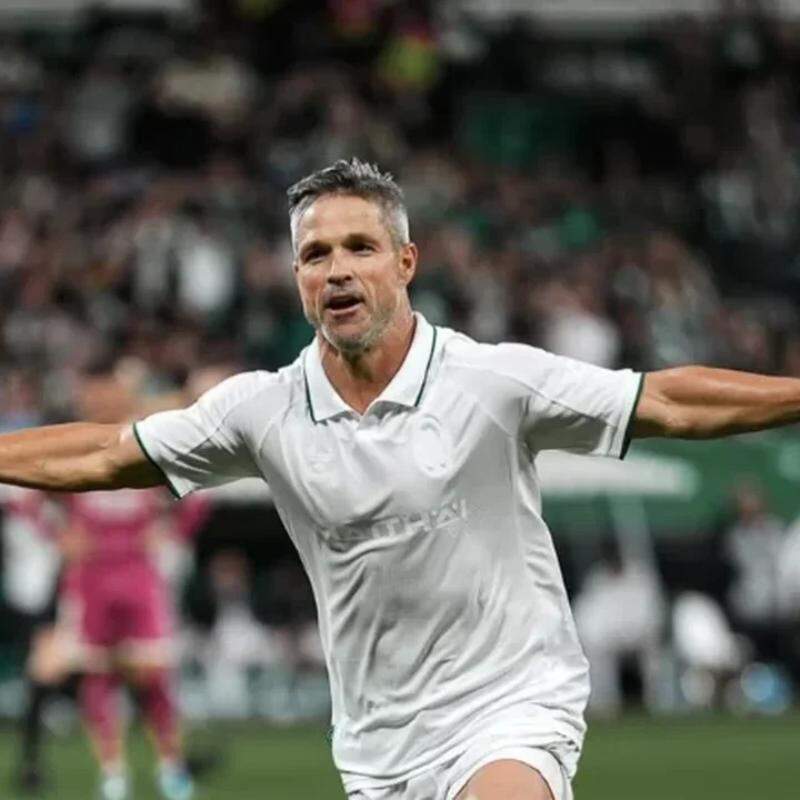 Diego Ribas marca contra Real Madrid e é ovacionado na Alemanha