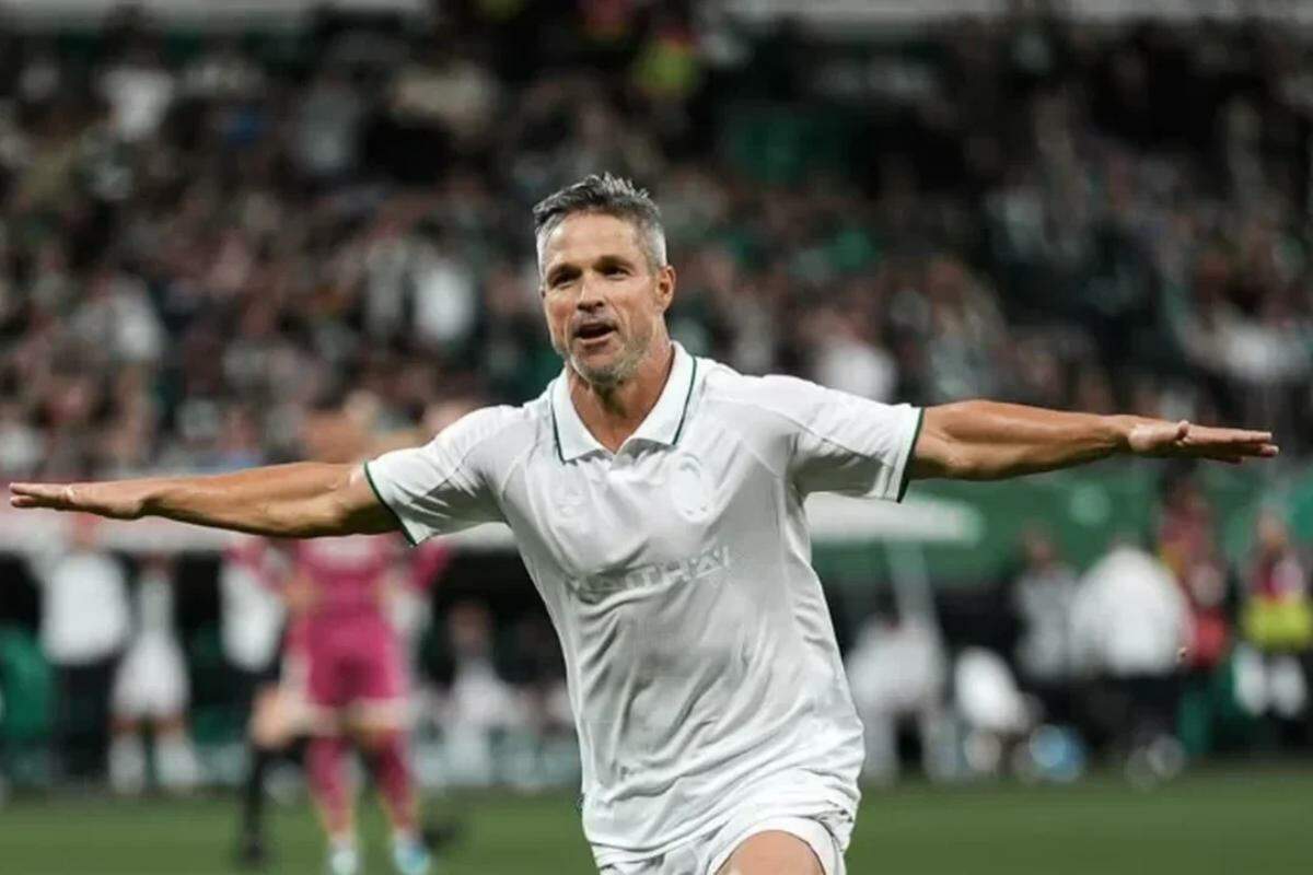 Diego Ribas marca contra Real Madrid e é ovacionado na Alemanha