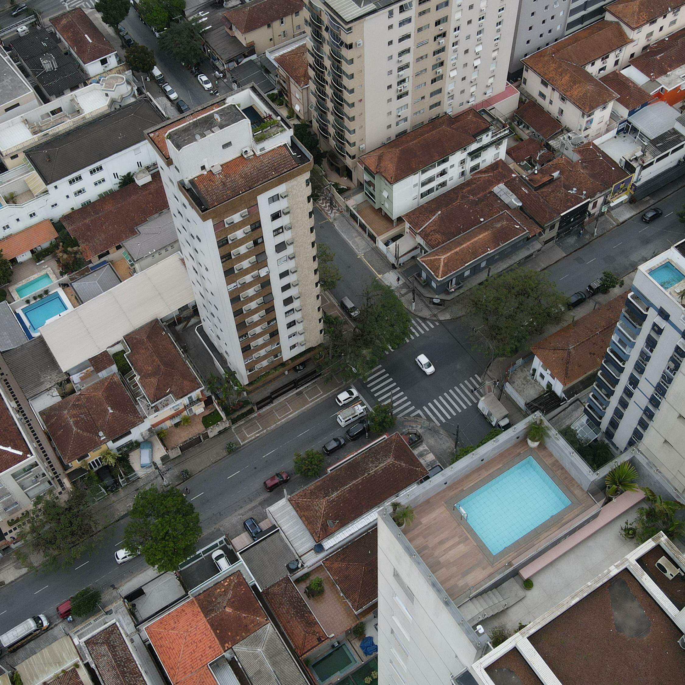 Fiscalização de focos de dengue em potencial, como piscinas, é um dos alvos de agentes de prefeituras