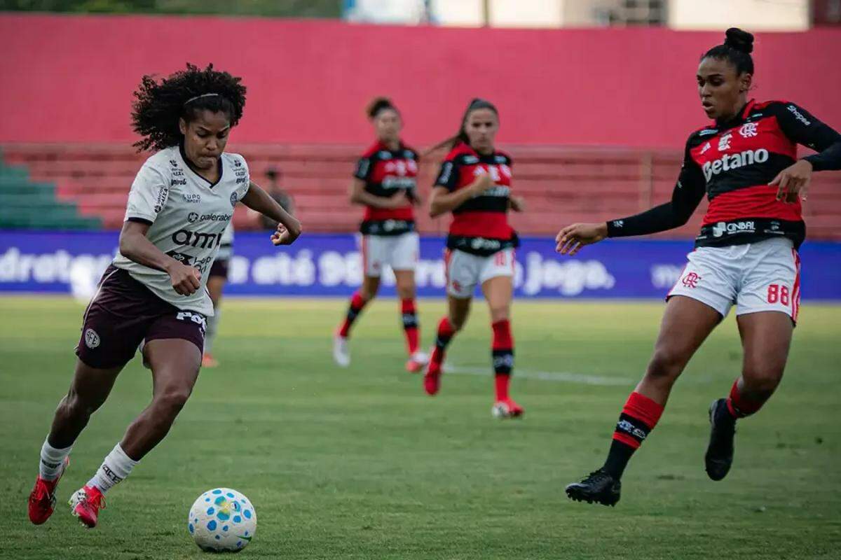 O texto define ações para ampliar a participação de mulheres no esporte