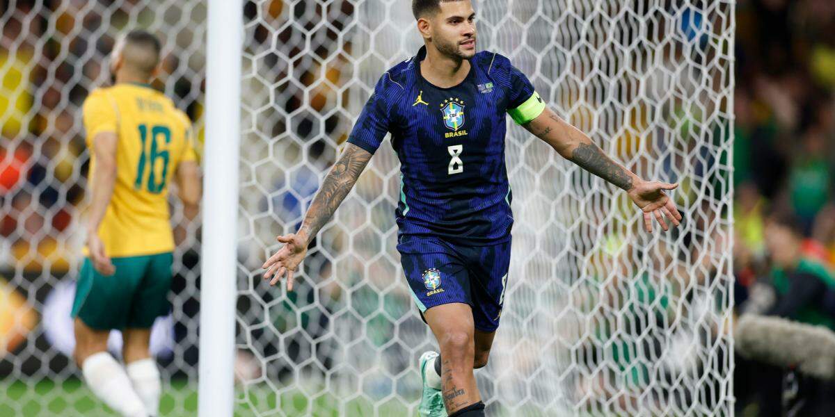 Brasil evolui com novo esquema de Ancelotti e vence a Austrália em jogo de seis gols