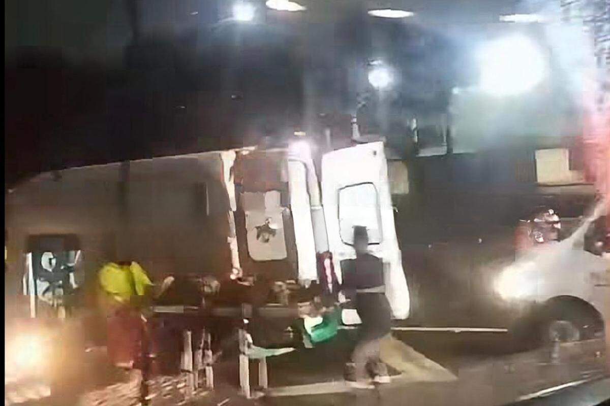 A ocorrência mobilizou viaturas de resgate da Concessionária Ecovias Imigrantes e do Policiamento Rodoviário para o atendimento dos motoristas
