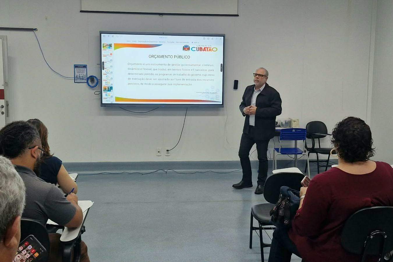 Números foram apresentados durante audiência pública no Centro Municipal de Educação (Cemead)