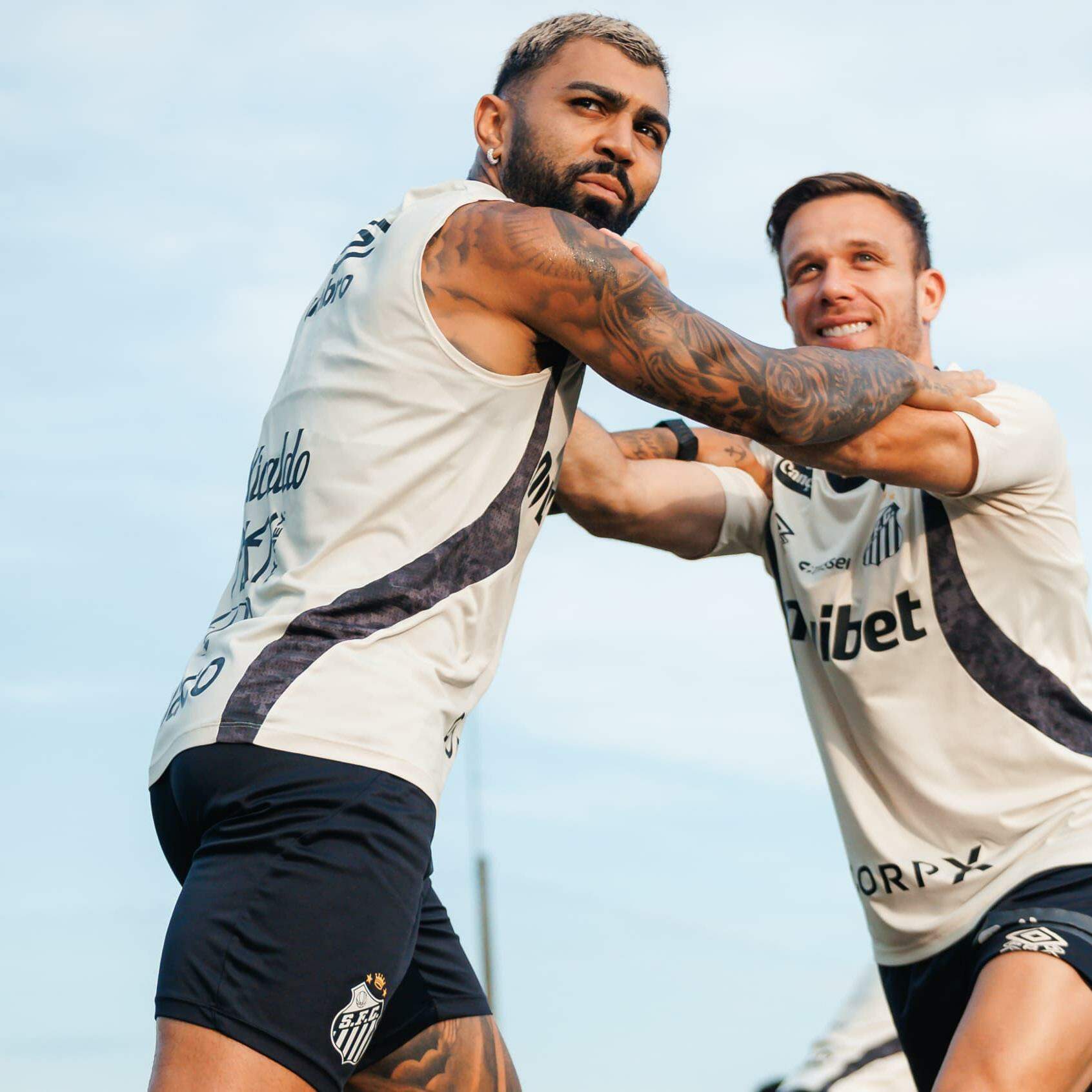Gabigol e Arthur devem ser titulares no clássico desta sexta, contra o São Paulo, no MorumBis