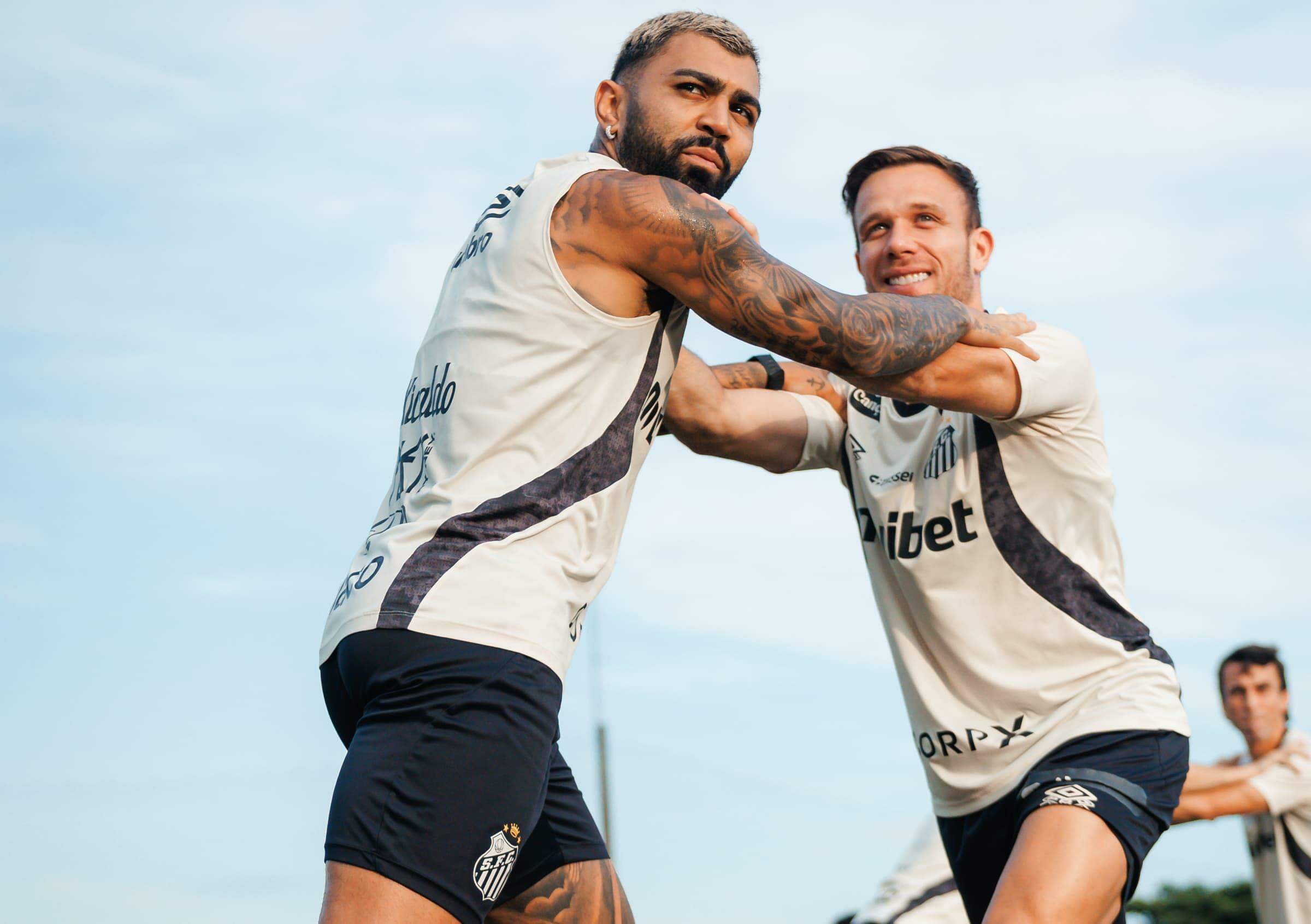 Gabigol e Arthur devem ser titulares no clássico desta sexta, contra o São Paulo, no MorumBis
