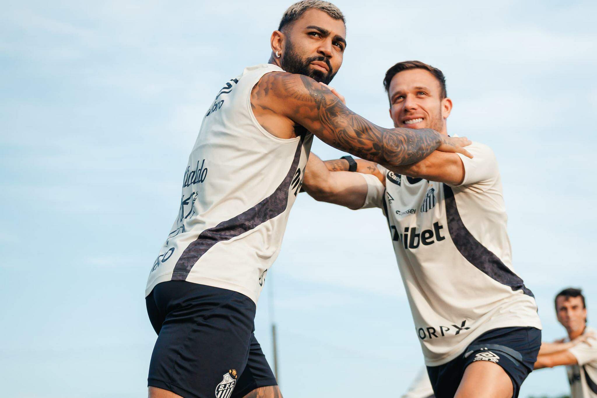 Gabigol e Arthur devem ser titulares no clássico desta sexta, contra o São Paulo, no MorumBis