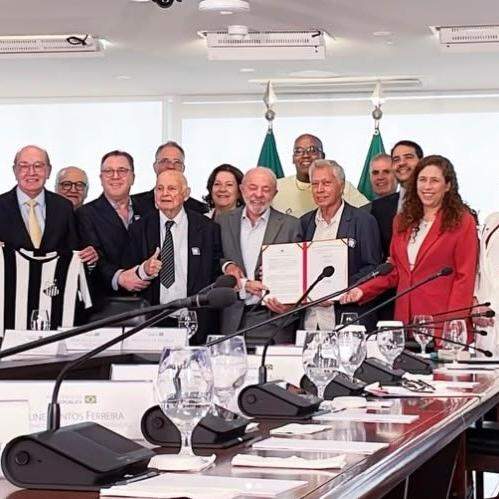O documento foi assinado pelas autoridades em Brasília