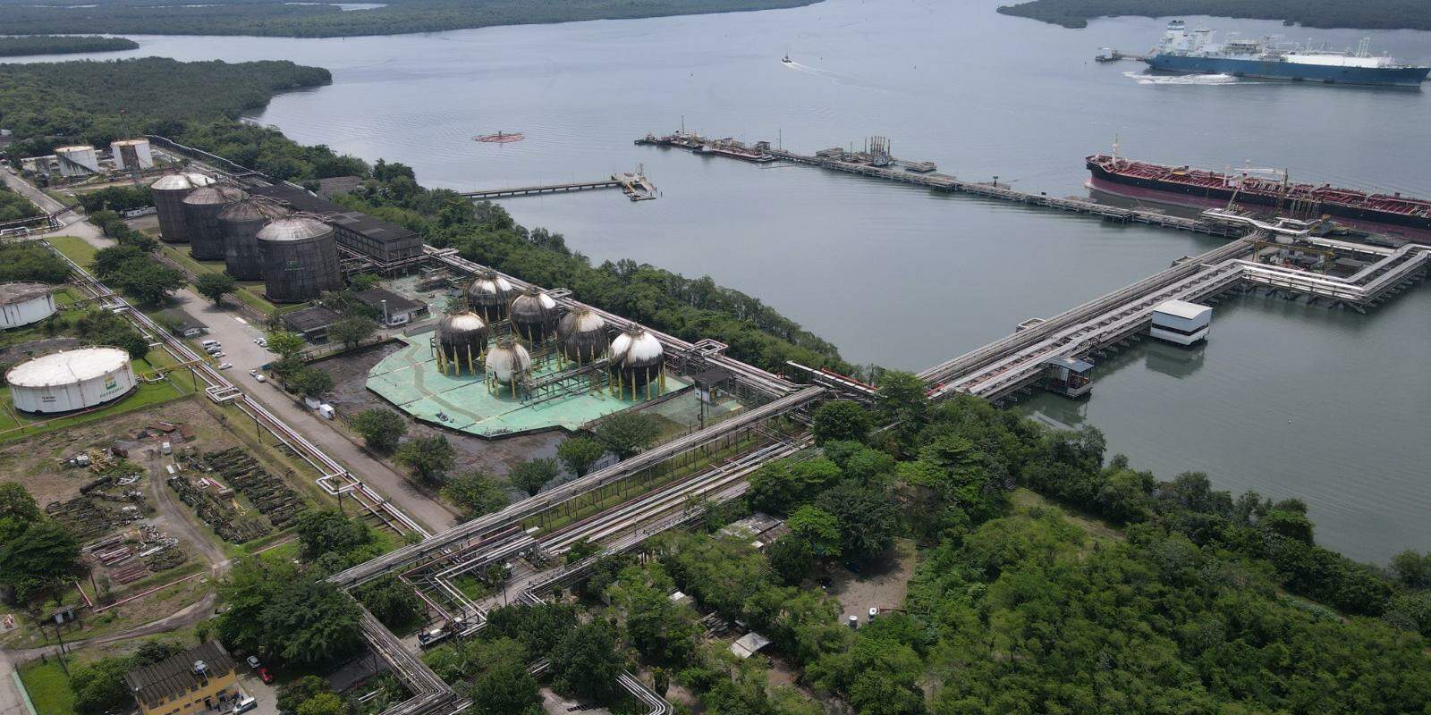 STS08 é um ativo estratégico para combustíveis localizado no Porto de Santos. A área, que fica na Alemoa, tem 152,3 mil metros quadrados