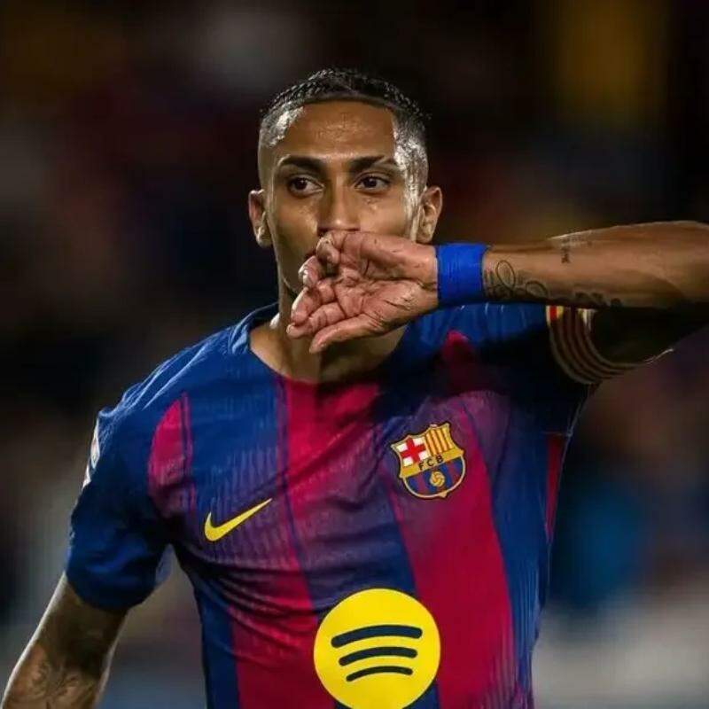 Raphinha não tem lesão indicada em exame e pode defender o Barcelona no próximo jogo