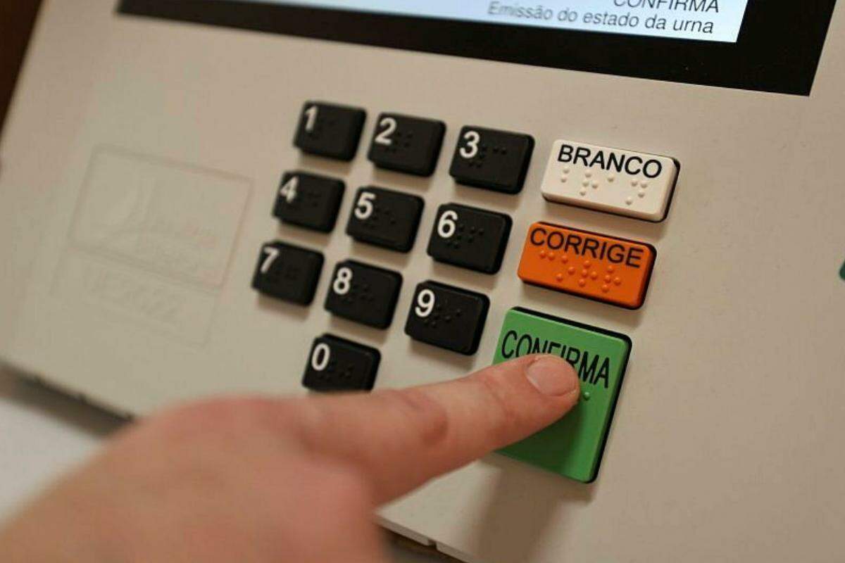 Mais de 1,4 milhão de eleitores na Baixada Santista vão às urnas