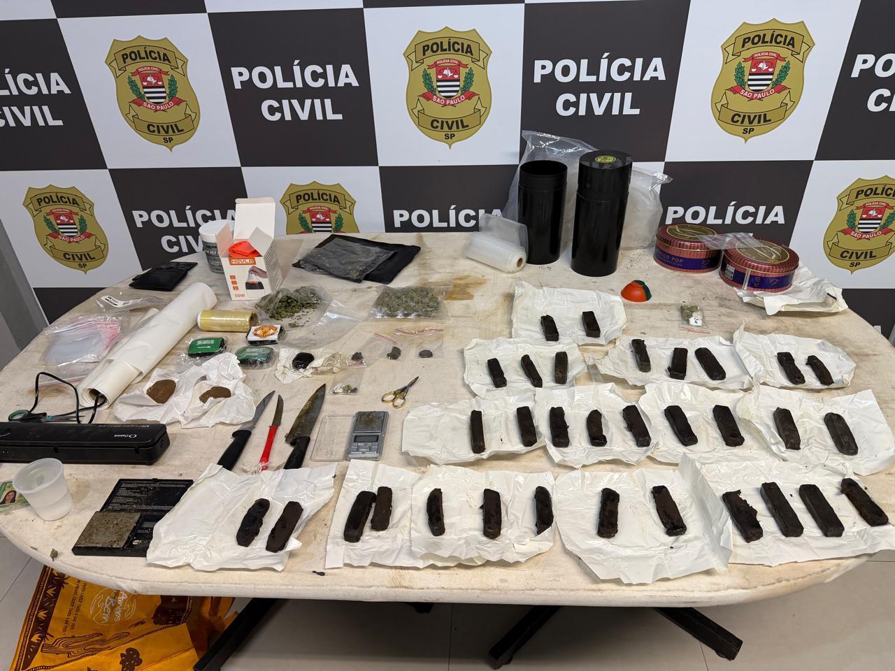 Santos: Polícia Civil desmantela disque-drogas e apreende drogas