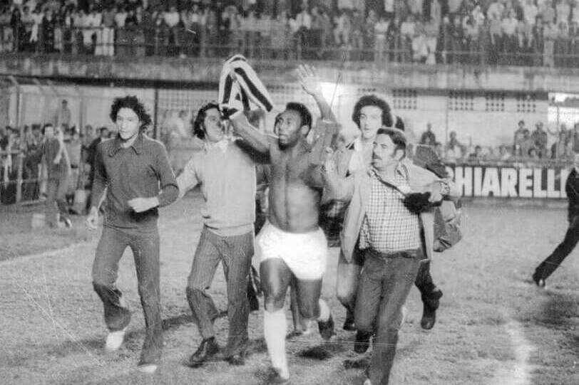 Há 52 anos, Pelé se despedia do Santos em noite histórica na Vila