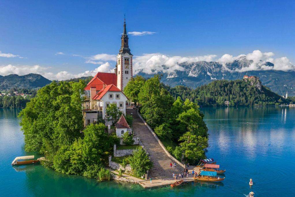O Lago Bled é, sem dúvida, o cartão-postal mais famoso do país