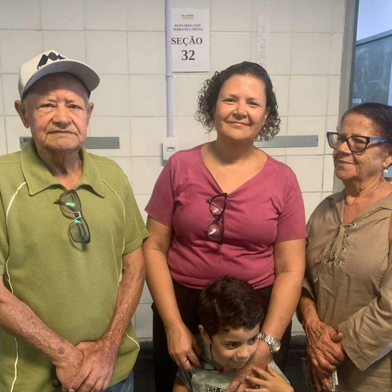 Família votou na UME Bernardo José Maria de Lorena