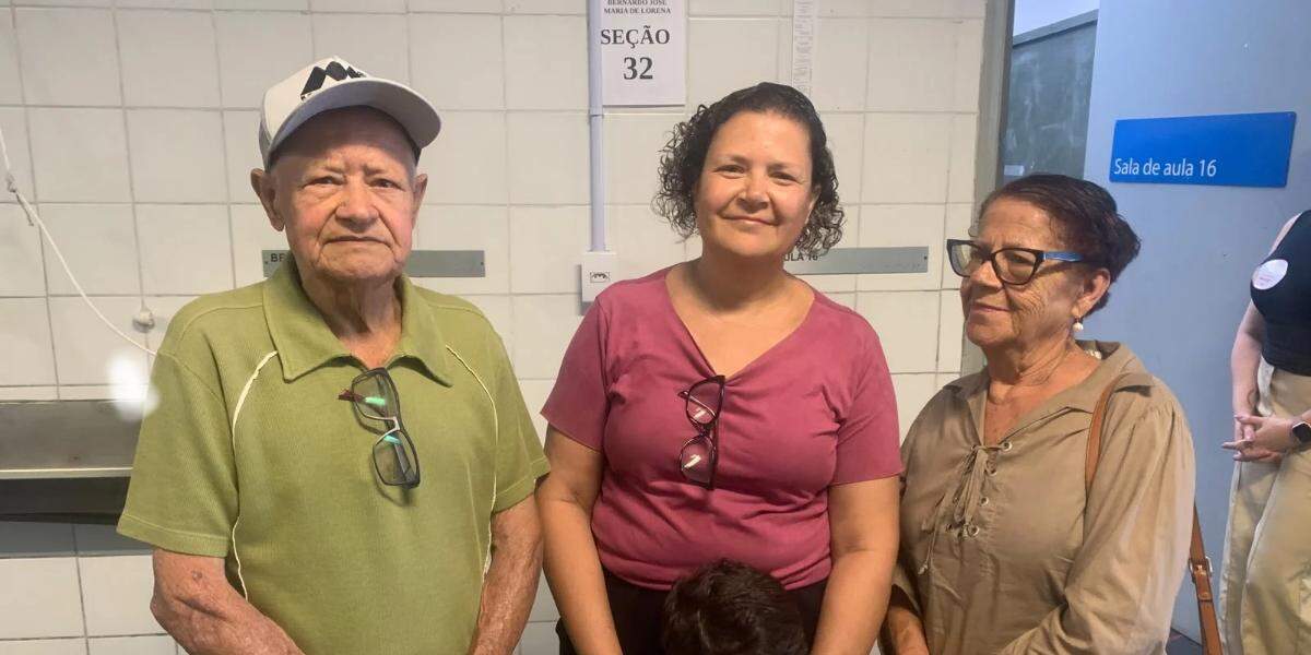 Família votou na UME Bernardo José Maria de Lorena