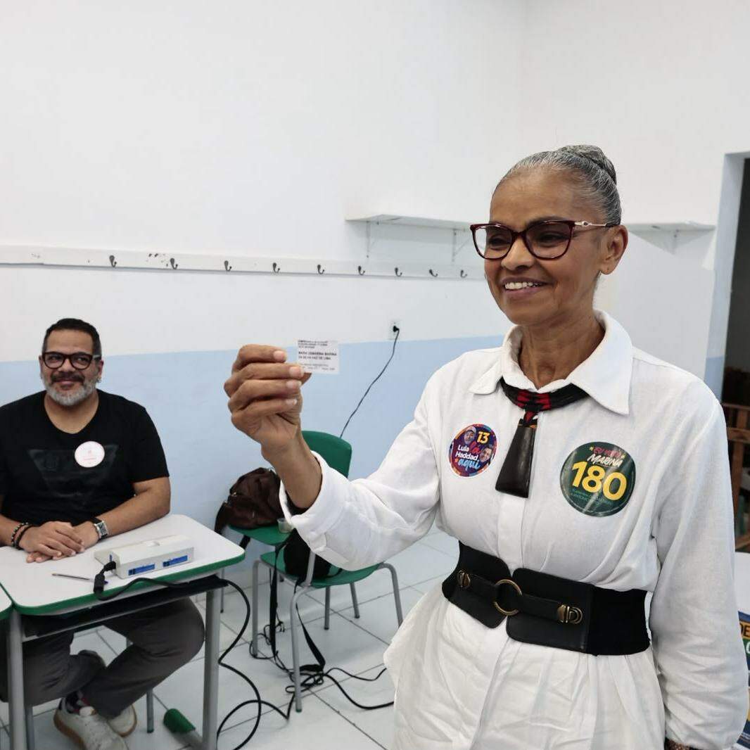 Marina Silva votou em escola do Boqueirão, em Santos