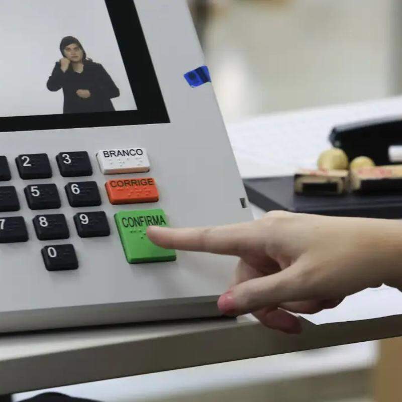Eleitores em viagem no exterior têm até 30 dias após o retorno ao Brasil para apresentar a justificativa