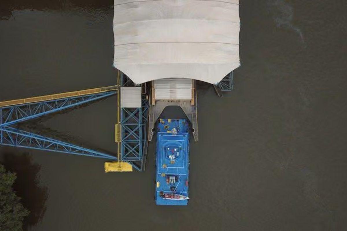 Além do ganho em segurança do trabalho, drones alcançam pontos de difícil acesso logístico, como costados de navios e píeres afastados