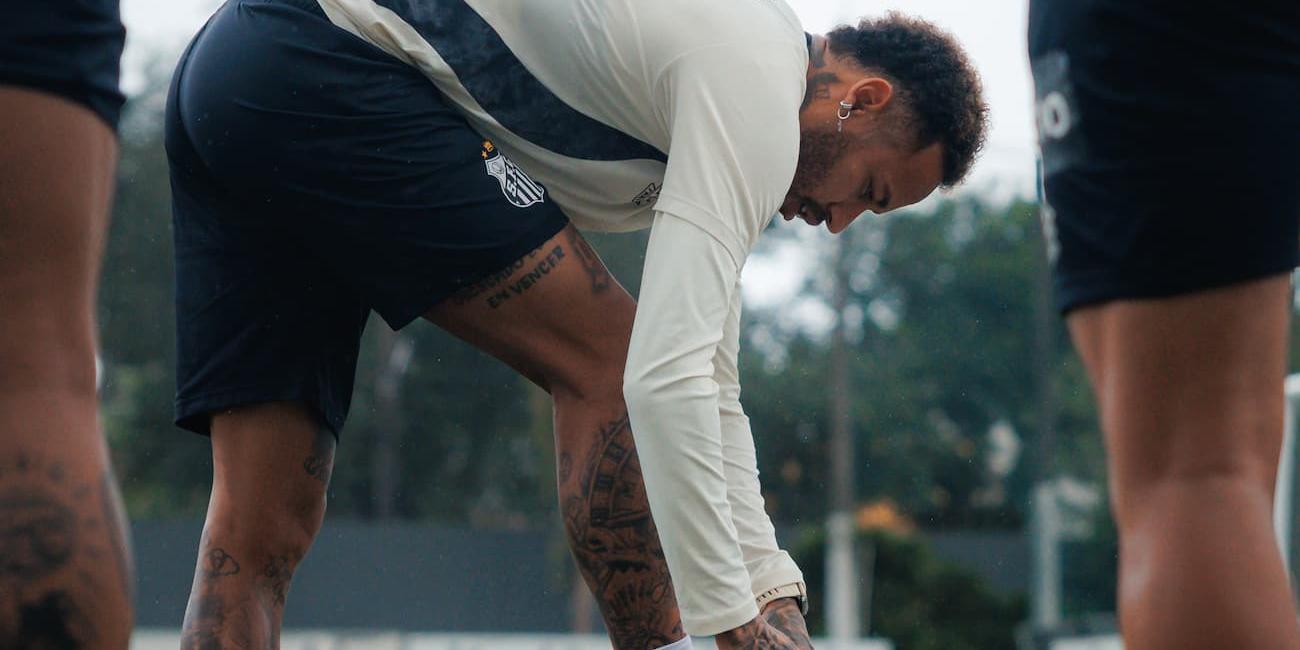 Depois de 36 dias fora da equipe, Neymar estará à disposição para enfrentar o Flamengo, na Vila
